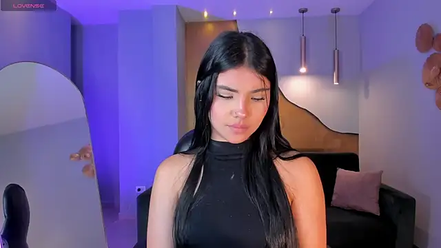 MiaLaurence Adlı Modelin Canlı XXX Sohbeti