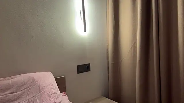 Ur_neighbor_Kira élő XXX-chatje