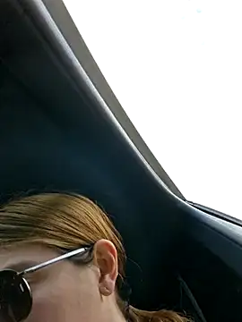 Mercedeswoman8 élő XXX-chatje