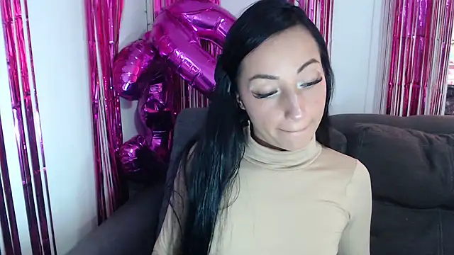 Pokazy przed kamerką – megaan_lovee