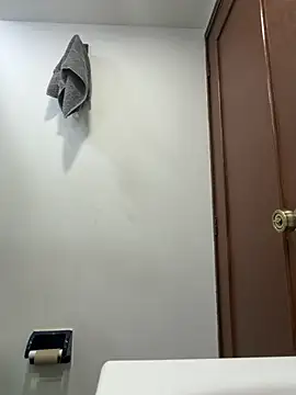 Chat +18 de MiaCollinssx ao vivo