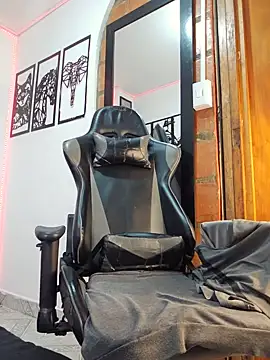 Chatroom XXX en direct de MIKE_KILIANjs