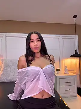 JuliaaVega 现场XXX聊天
