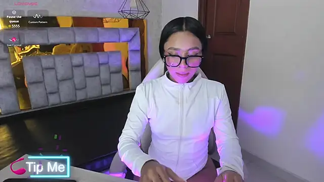 miiaboss_'s Live XXX Chat