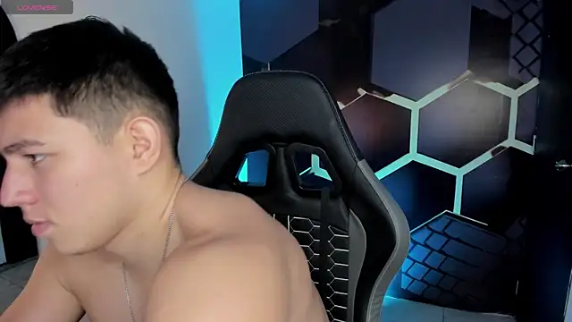 JamesCr_ live XXX chat