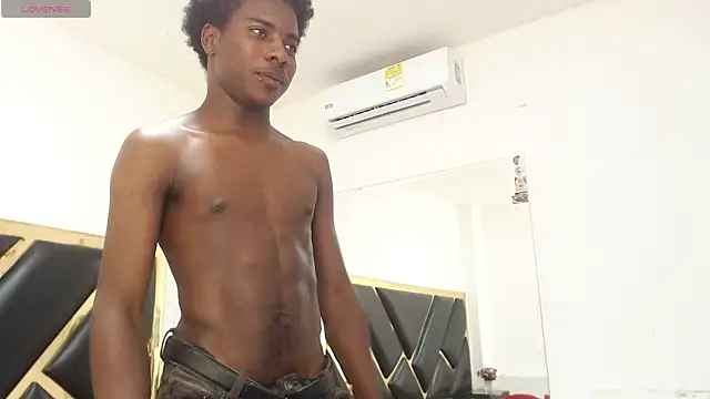 NoahJhonson69 élő XXX-chatje
