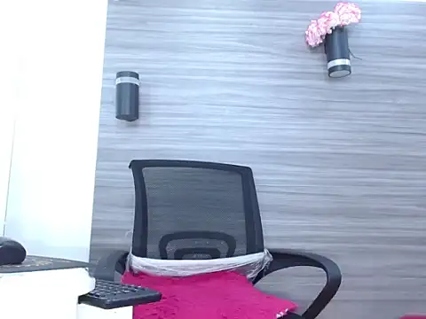 دردشة ClarissaAdhams الجنسية المباشرة
