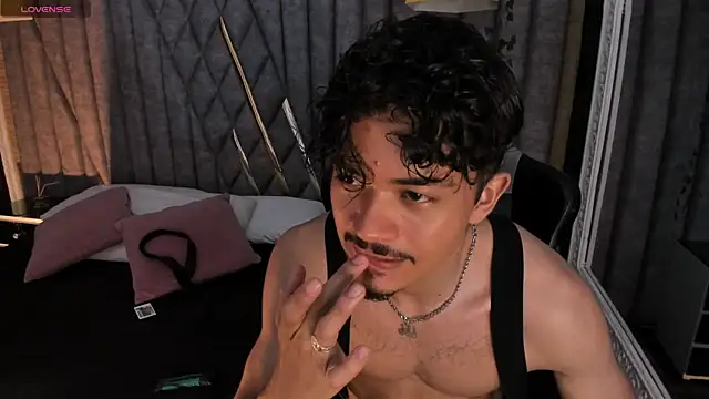 NicolaiKarav Chat XXX in diretta