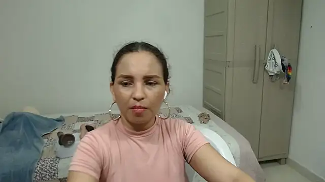 Agatha_browser élő XXX-chatje