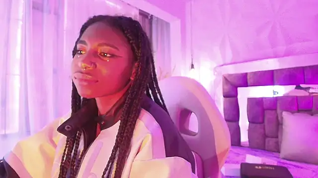Queen_perla_ élő XXX-chatje
