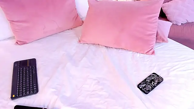 ScarletMore Chat XXX live