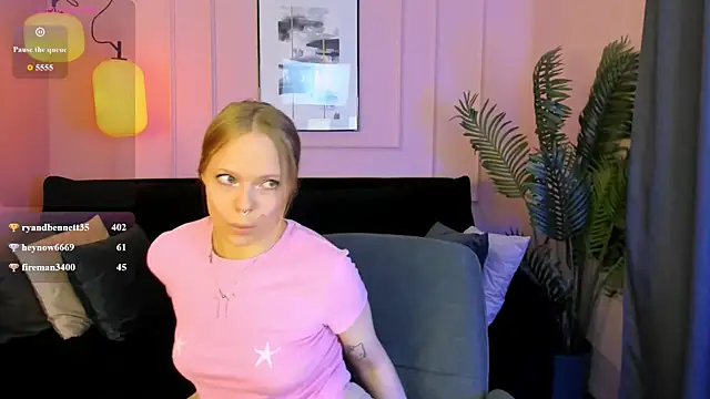 lucy_loy élő XXX-chatje