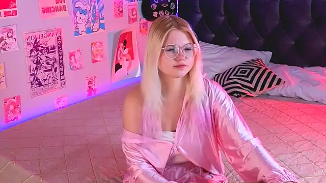 LunariaFox Live XXX Chat