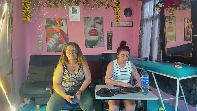 lesbiancuple élő XXX-chatje