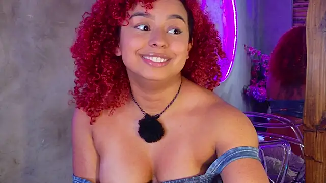 lara_curly élő XXX-chatje