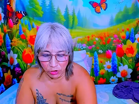 indianroxy's Live XXX Chat