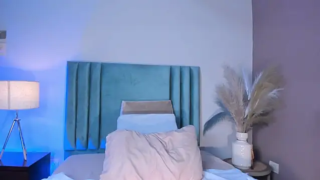 AnnaDenver Adlı Modelin Canlı XXX Sohbeti