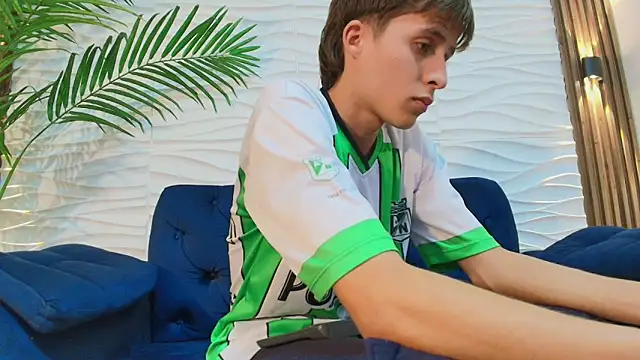 Pavo_tv élő XXX-chatje
