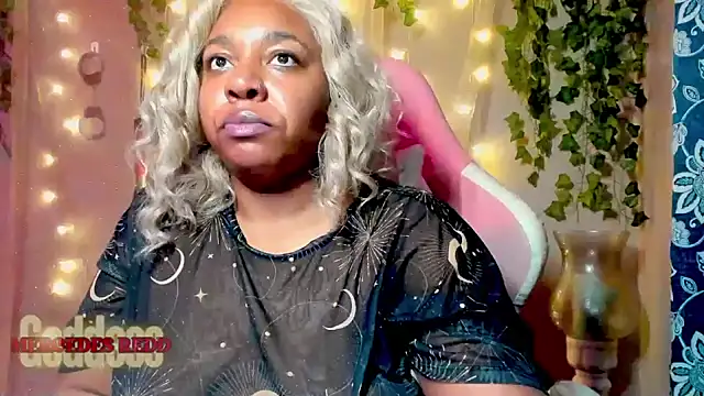 Chat XXX en directo de MercedesRedd