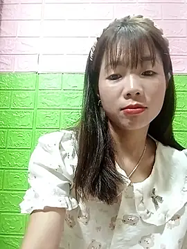 AmyLinee01 即時 XXX 聊天