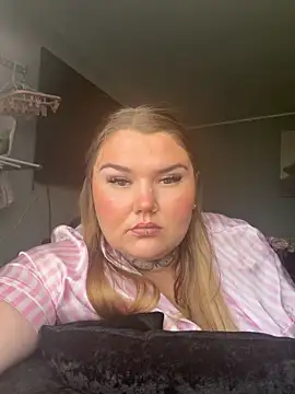 BeeMay22 – Naživo XXX chat