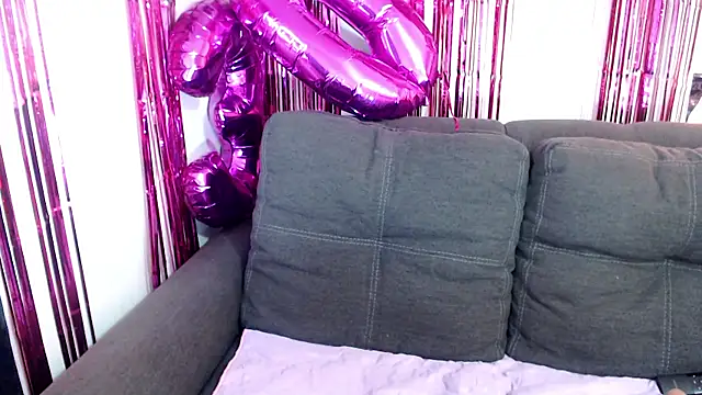 megaan_lovee élő XXX-chatje