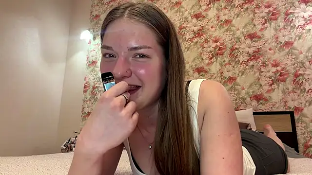 lizzzanatooo's Live XXX Chat