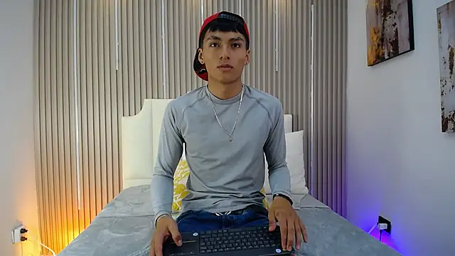 Živý XXX chat AdrianStark_