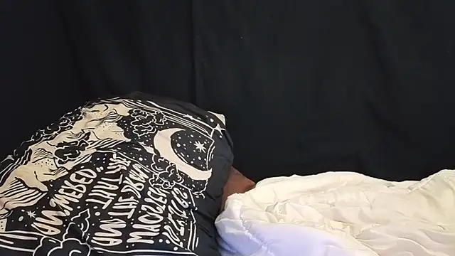Ilovepussy1911 – Naživo XXX chat