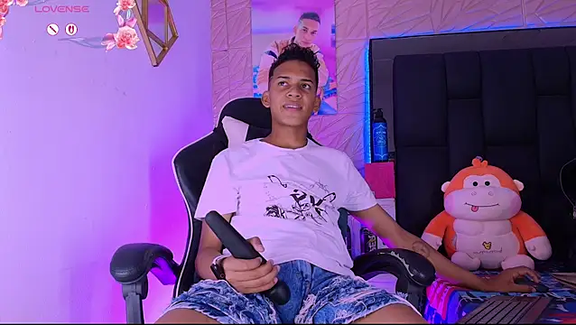 צ'אט XXX בשידור חי של dilan_alfonzo