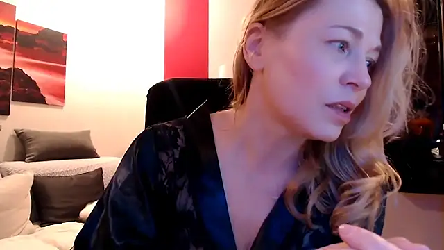 love-bionda's Live XXX Chat