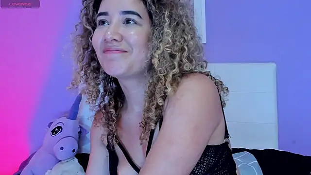 Chat XXX ao vivo de Charlotte11-11