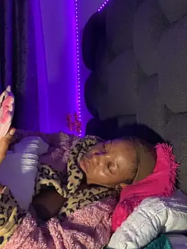 RainBougie's Live XXX Chat