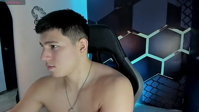 Chatroom XXX en direct de JamesCr_