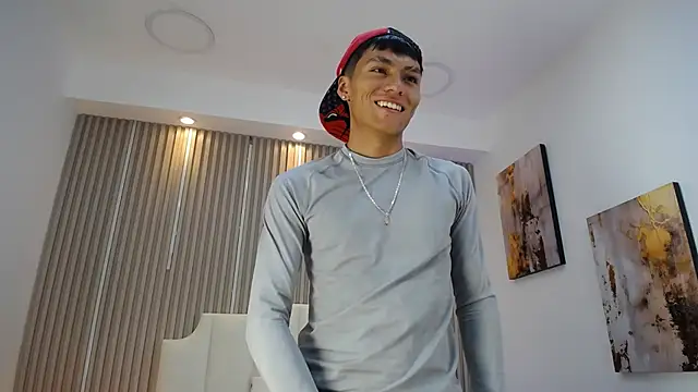 AdrianStark_ Chat XXX live