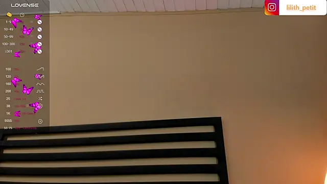 Онлайн чат XXX lilith_petit_