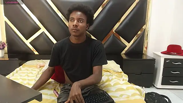 NoahJhonson69's Live XXX Chat