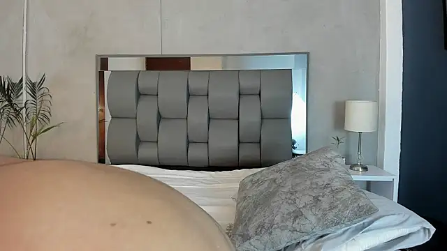 Charlie___Musk's Live XXX Chat