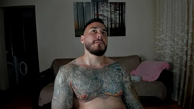 Gymdominus élő XXX-chatje