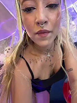 MollyCruz élő XXX-chatje
