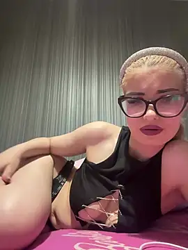 SirenLisa69 Adlı Modelin Canlı XXX Sohbeti