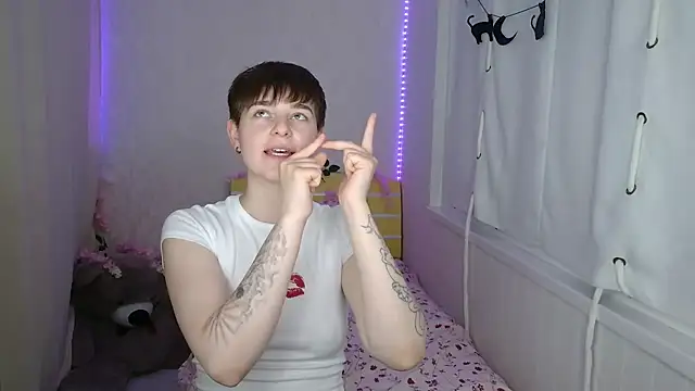 EmyHills' Live XXX Chat