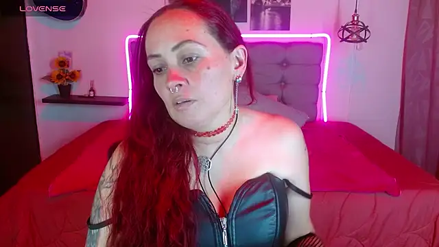 Cris_suitexx's Live XXX Chat