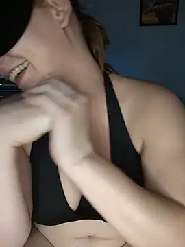 Chat +18 de Kitti_1 ao vivo