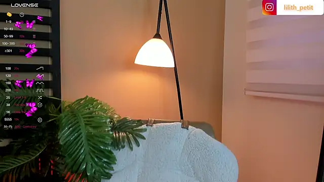lilith_petit_'s Live XXX Chat