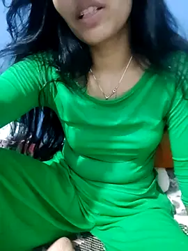 Koziekylie Adlı Modelin Canlı XXX Sohbeti