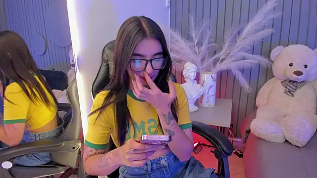 Abriil_cutee Adlı Modelin Canlı XXX Sohbeti