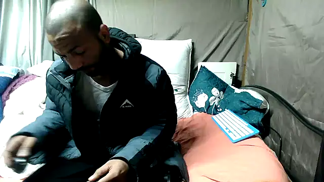 CamodickのライブXXXチャット