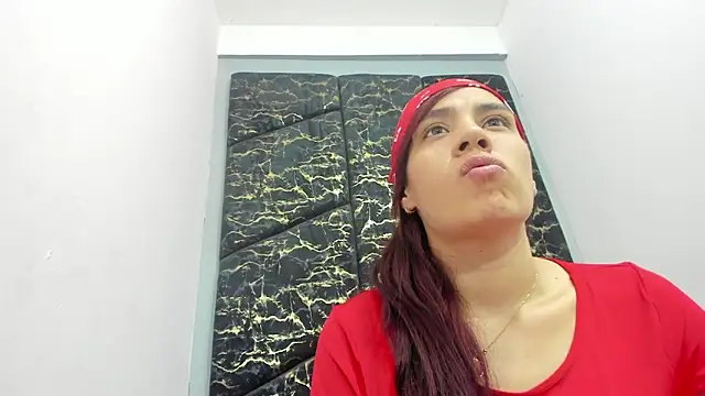 AlahiaEvanz's Live XXX Chat