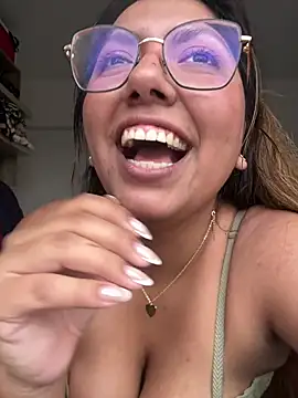 Miickinow Adlı Modelin Canlı XXX Sohbeti